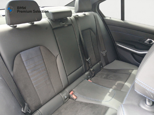 BMW Serie 3 320d color Azul. Año 2024. 140KW(190CV). Diésel. En concesionario Adler Motor S.L. TOLEDO de Toledo