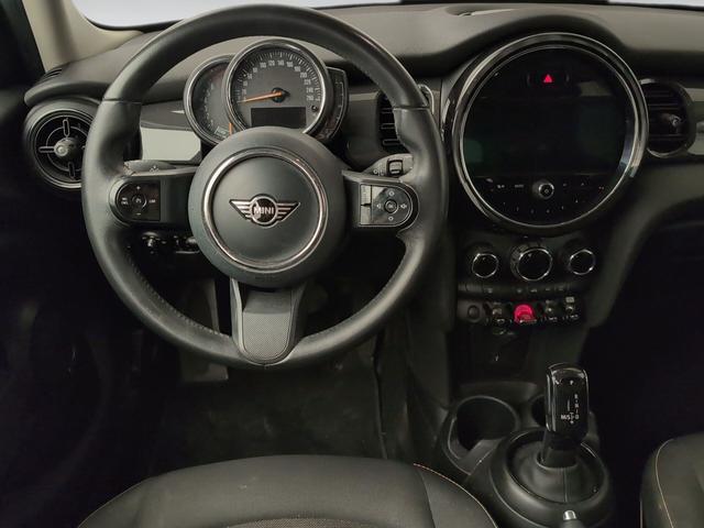 fotoG 10 del MINI MINI 5 Puertas Cooper 100 kW (136 CV) 136cv Gasolina del 2021 en Málaga