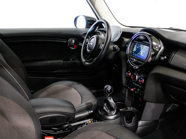 fotoG 7 del MINI MINI 3 Puertas Cooper 100 kW (136 CV) 136cv Gasolina del 2021 en Barcelona