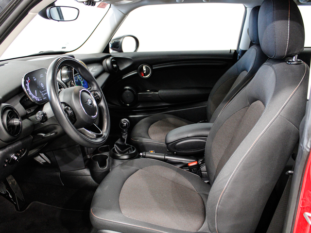 fotoG 10 del MINI MINI 3 Puertas Cooper 100 kW (136 CV) 136cv Gasolina del 2021 en Barcelona
