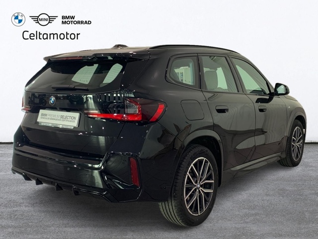 BMW X1 sDrive18d color Negro. Año 2024. 110KW(150CV). Diésel. En concesionario Celtamotor Lalín de Pontevedra