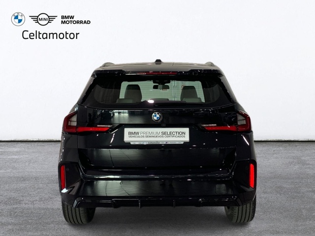 BMW X1 sDrive18d color Negro. Año 2024. 110KW(150CV). Diésel. En concesionario Celtamotor Lalín de Pontevedra