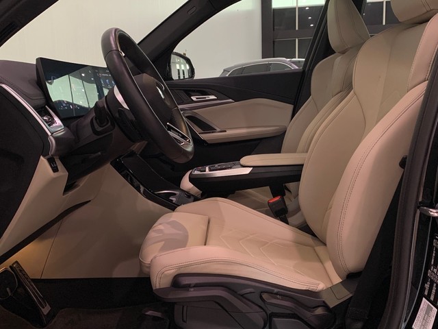 BMW X1 sDrive18d color Negro. Año 2024. 110KW(150CV). Diésel. En concesionario Celtamotor Lalín de Pontevedra