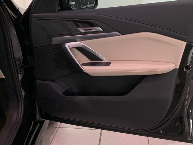 BMW X1 sDrive18d color Negro. Año 2024. 110KW(150CV). Diésel. En concesionario Celtamotor Lalín de Pontevedra
