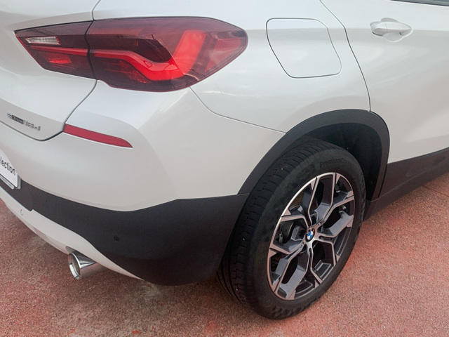 BMW X2 sDrive18d color Blanco. Año 2021. 110KW(150CV). Diésel. En concesionario Celtamotor Pontevedra de Pontevedra