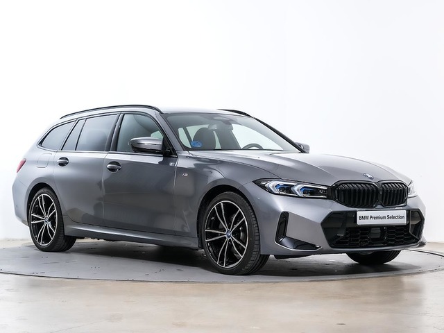 BMW Serie 3 330e Touring color Gris. Año 2024. 215KW(292CV). Híbrido Electro/Gasolina. En concesionario Oliva Motor Tarragona de Tarragona