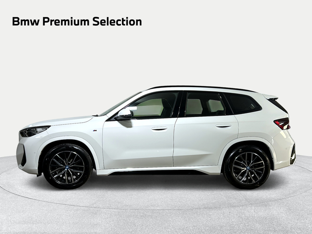 BMW iX1 eDrive20 color Blanco. Año 2025. 150KW(204CV). Eléctrico. En concesionario San Pablo Motor | Su Eminencia de Sevilla