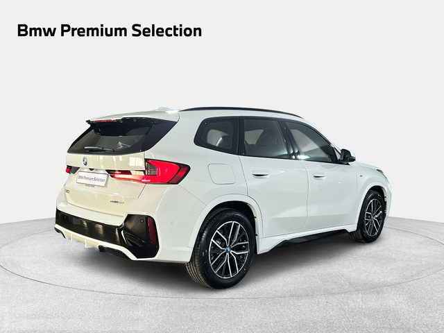 BMW iX1 eDrive20 color Blanco. Año 2025. 150KW(204CV). Eléctrico. En concesionario San Pablo Motor | Su Eminencia de Sevilla