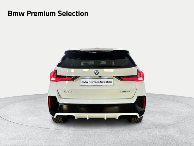 BMW iX1 eDrive20 color Blanco. Año 2025. 150KW(204CV). Eléctrico. En concesionario San Pablo Motor | Su Eminencia de Sevilla