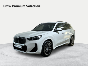 Fotos de BMW iX1 eDrive20 color Blanco. Año 2025. 150KW(204CV). Eléctrico. En concesionario San Pablo Motor | Su Eminencia de Sevilla