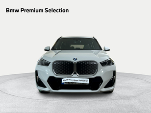 Fotos de BMW iX1 eDrive20 color Blanco. Año 2025. 150KW(204CV). Eléctrico. En concesionario San Pablo Motor | Su Eminencia de Sevilla