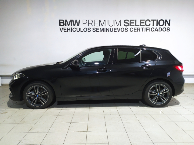 BMW Serie 1 118d color Negro. Año 2024. 110KW(150CV). Diésel. En concesionario Hispamovil Elche de Alicante