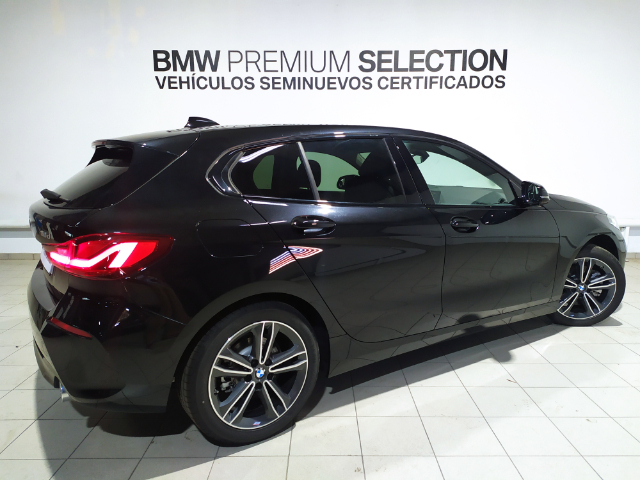 BMW Serie 1 118d color Negro. Año 2024. 110KW(150CV). Diésel. En concesionario Hispamovil Elche de Alicante