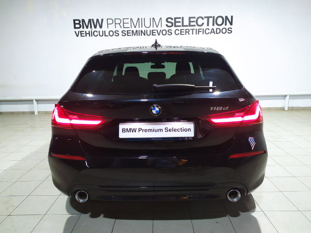 BMW Serie 1 118d color Negro. Año 2024. 110KW(150CV). Diésel. En concesionario Hispamovil Elche de Alicante