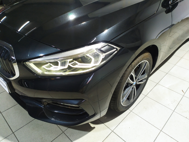 BMW Serie 1 118d color Negro. Año 2024. 110KW(150CV). Diésel. En concesionario Hispamovil Elche de Alicante