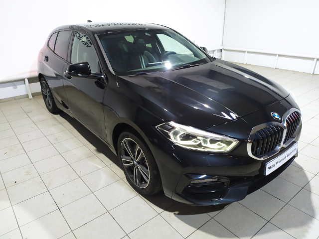BMW Serie 1 118d color Negro. Año 2024. 110KW(150CV). Diésel. En concesionario Hispamovil Elche de Alicante