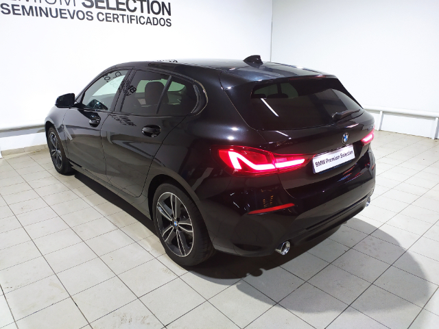 BMW Serie 1 118d color Negro. Año 2024. 110KW(150CV). Diésel. En concesionario Hispamovil Elche de Alicante