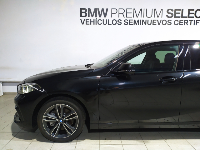 BMW Serie 1 118d color Negro. Año 2024. 110KW(150CV). Diésel. En concesionario Hispamovil Elche de Alicante