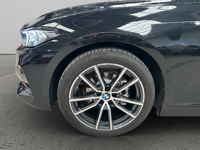 BMW Serie 3 318d Touring color Negro. Año 2024. 110KW(150CV). Diésel. En concesionario ALZIRA Automoviles Fersan, S.A. de Valencia