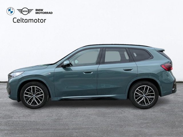 BMW X1 xDrive20d color Verde. Año 2024. 120KW(163CV). Diésel. En concesionario Celtamotor Vigo de Pontevedra