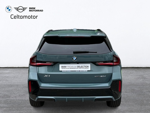 BMW X1 xDrive20d color Verde. Año 2024. 120KW(163CV). Diésel. En concesionario Celtamotor Vigo de Pontevedra