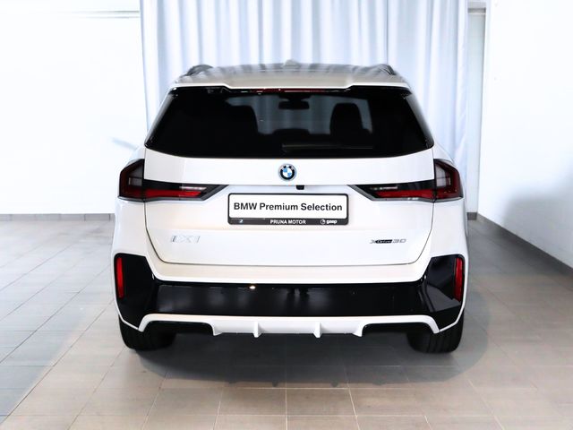BMW iX1 xDrive30 color Blanco. Año 2025. 230KW(313CV). Eléctrico. En concesionario Pruna Motor de Barcelona