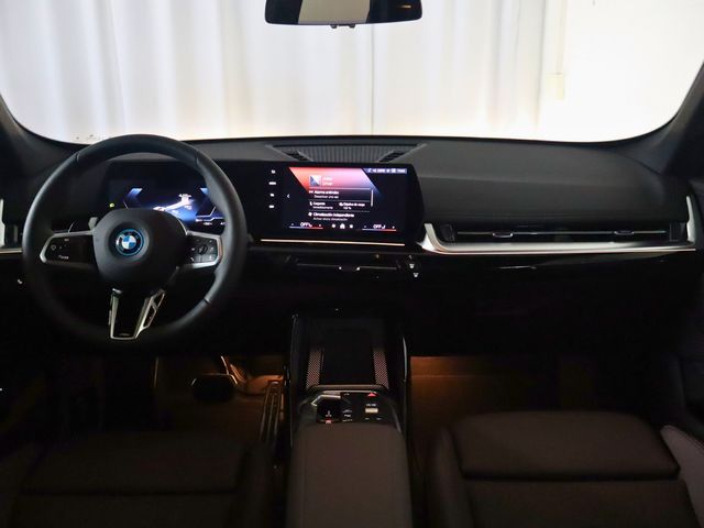 BMW iX1 xDrive30 color Blanco. Año 2025. 230KW(313CV). Eléctrico. En concesionario Pruna Motor de Barcelona