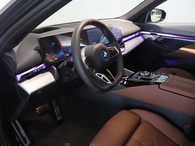 BMW i5 M60 color Gris. Año 2025. 442KW(601CV). Eléctrico. En concesionario Pruna Motor de Barcelona