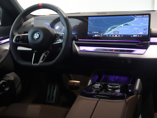 BMW i5 M60 color Gris. Año 2025. 442KW(601CV). Eléctrico. En concesionario Pruna Motor de Barcelona