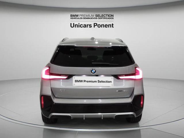 BMW X1 sDrive18d color Gris Plata. Año 2024. 110KW(150CV). Diésel. En concesionario Unicars Ponent de Lleida