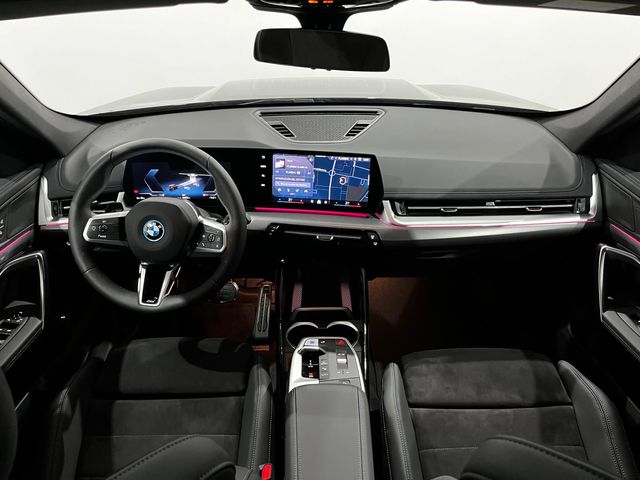 BMW X1 sDrive18d color Gris Plata. Año 2024. 110KW(150CV). Diésel. En concesionario Unicars Ponent de Lleida