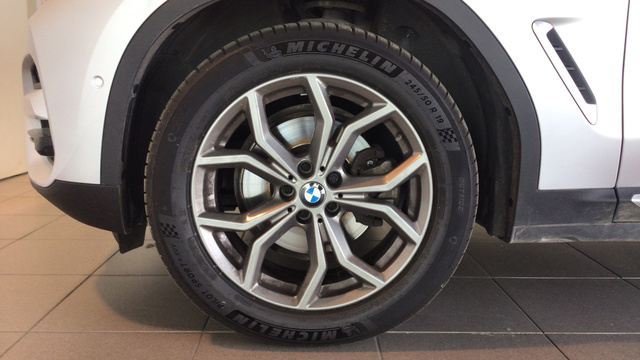 BMW X3 xDrive20d color Gris Plata. Año 2021. 140KW(190CV). Diésel. En concesionario BYmyCAR Madrid - Alcalá de Madrid