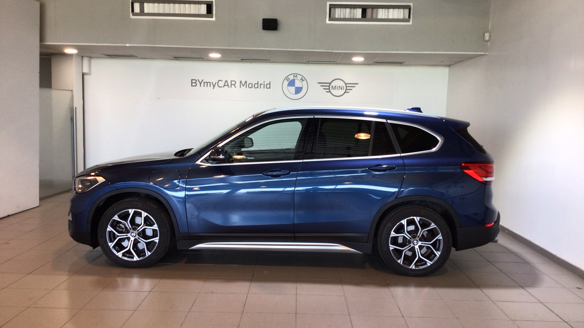 BMW X1 xDrive25e color Naranja. Año 2021. 162KW(220CV). Híbrido Electro/Gasolina. En concesionario BYmyCAR Madrid - Alcalá de Madrid