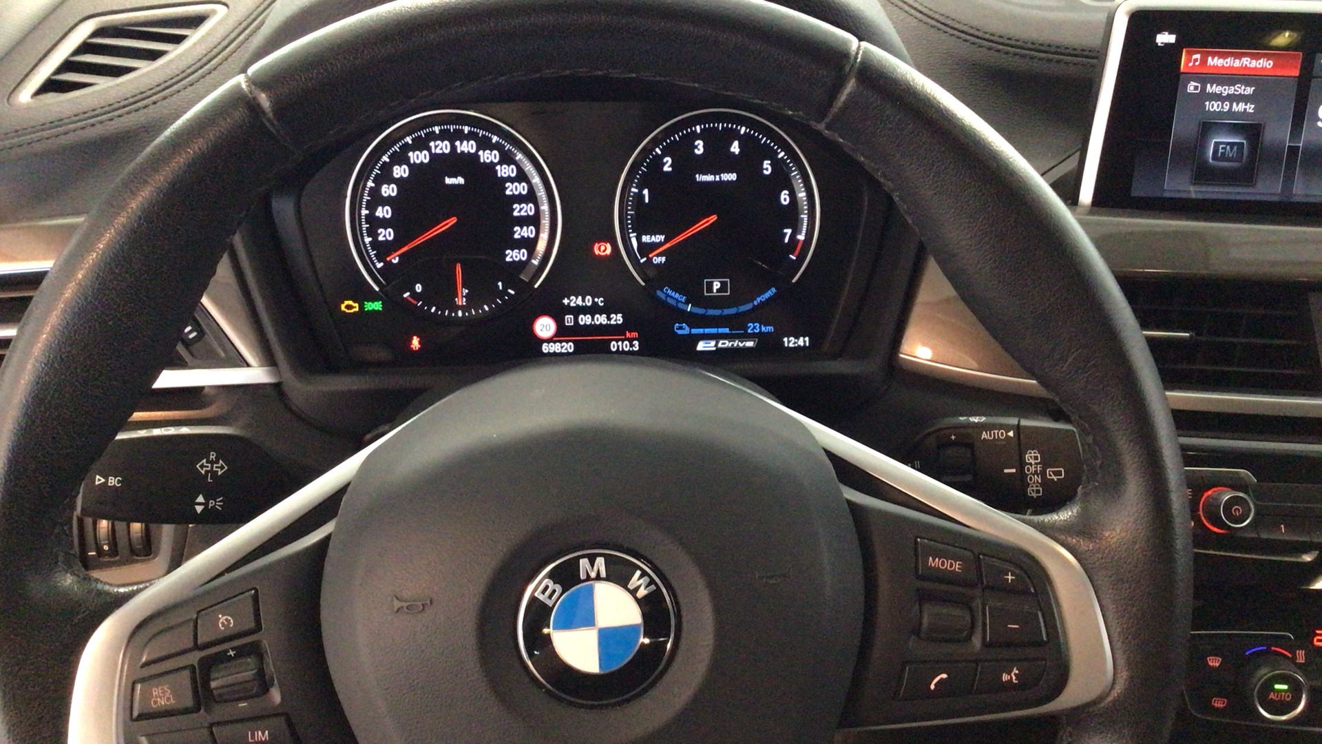 BMW X1 xDrive25e color Naranja. Año 2021. 162KW(220CV). Híbrido Electro/Gasolina. En concesionario BYmyCAR Madrid - Alcalá de Madrid