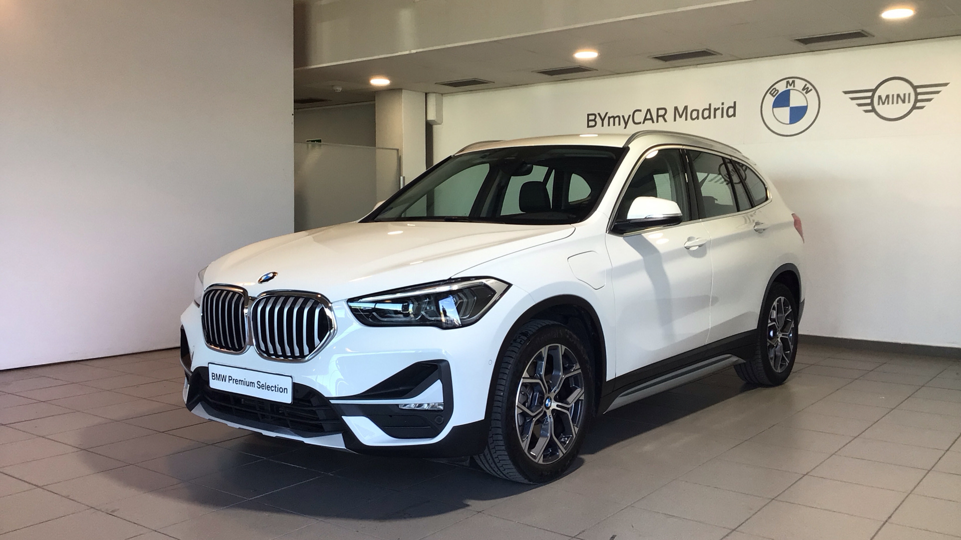 BMW X1 xDrive25e color Blanco. Año 2021. 162KW(220CV). Híbrido Electro/Gasolina. En concesionario BYmyCAR Madrid - Alcalá de Madrid