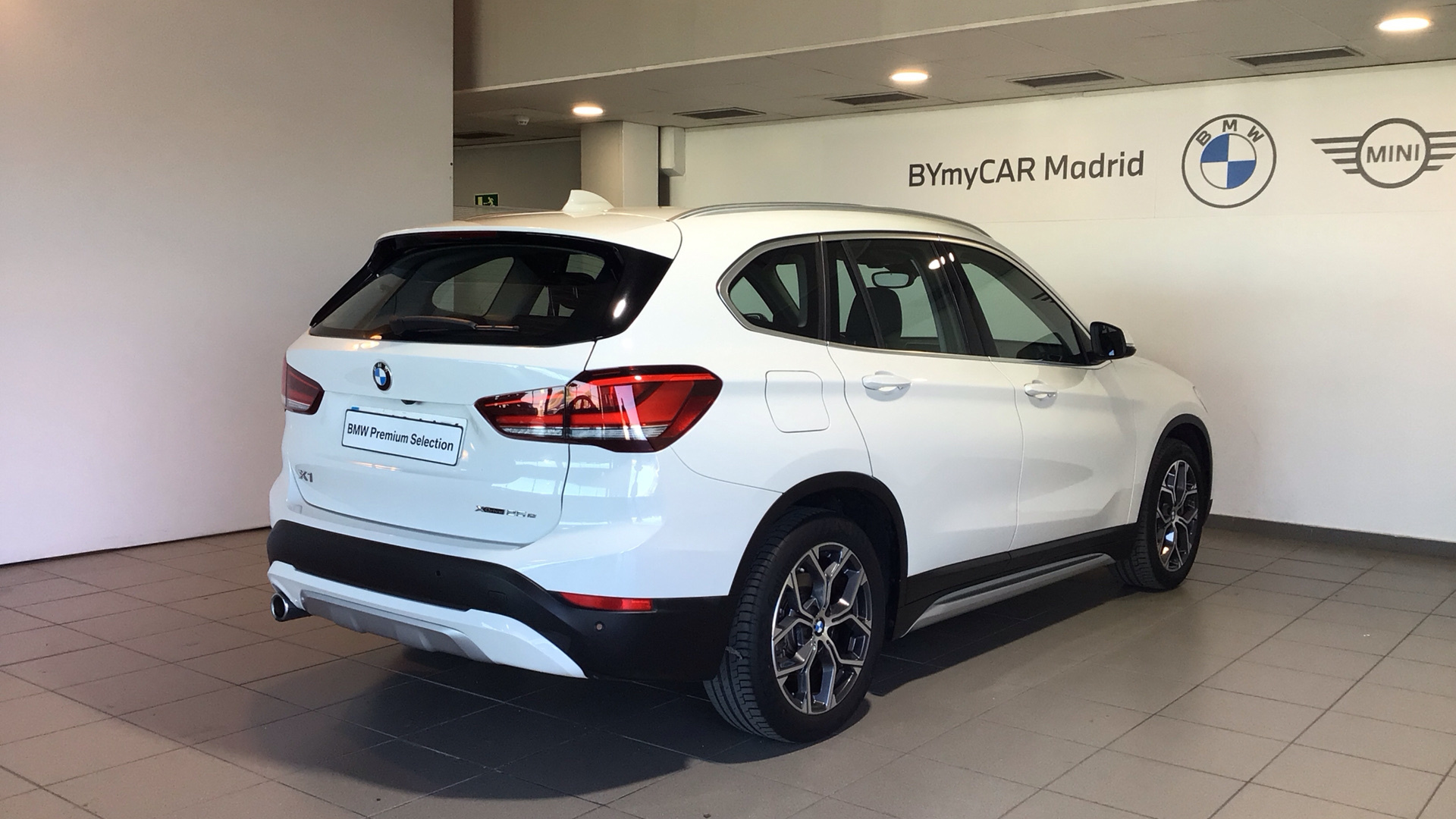 BMW X1 xDrive25e color Blanco. Año 2021. 162KW(220CV). Híbrido Electro/Gasolina. En concesionario BYmyCAR Madrid - Alcalá de Madrid