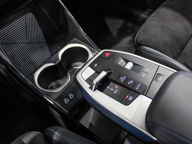 BMW X1 xDrive25e color Gris Plata. Año 2025. 180KW(245CV). Híbrido Electro/Gasolina. En concesionario Barcelona Premium -- GRAN VIA de Barcelona