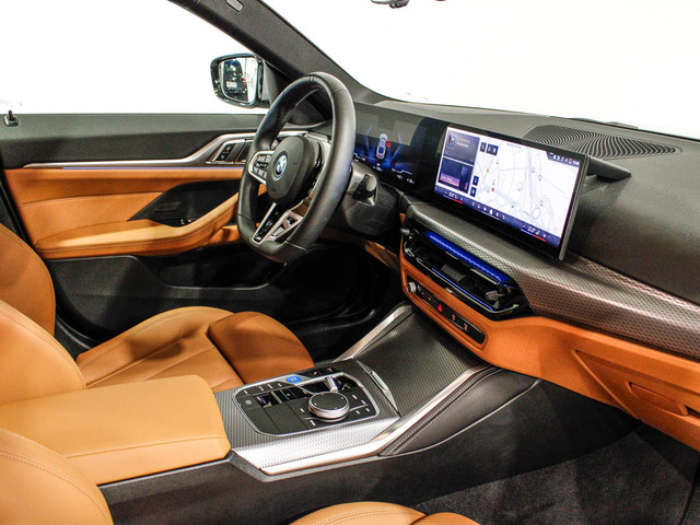 BMW i4 eDrive35 color Gris. Año 2025. 210KW(286CV). Eléctrico. En concesionario Barcelona Premium -- GRAN VIA de Barcelona