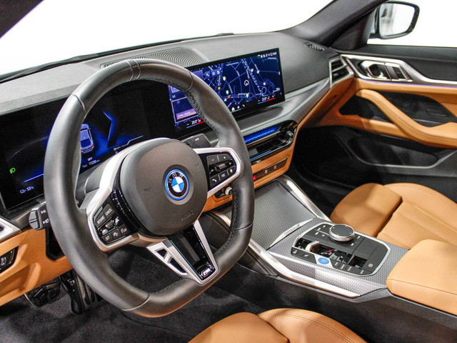 BMW i4 eDrive35 color Gris. Año 2025. 210KW(286CV). Eléctrico. En concesionario Barcelona Premium -- GRAN VIA de Barcelona