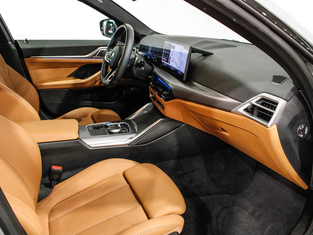 BMW i4 eDrive35 color Gris. Año 2025. 210KW(286CV). Eléctrico. En concesionario Barcelona Premium -- GRAN VIA de Barcelona