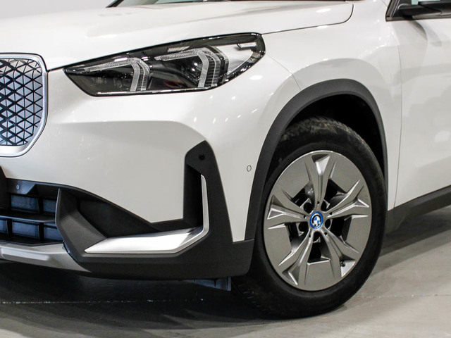 BMW iX1 xDrive30 color Blanco. Año 2025. 230KW(313CV). Eléctrico. En concesionario Barcelona Premium -- GRAN VIA de Barcelona
