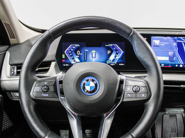 BMW iX1 xDrive30 color Blanco. Año 2025. 230KW(313CV). Eléctrico. En concesionario Barcelona Premium -- GRAN VIA de Barcelona
