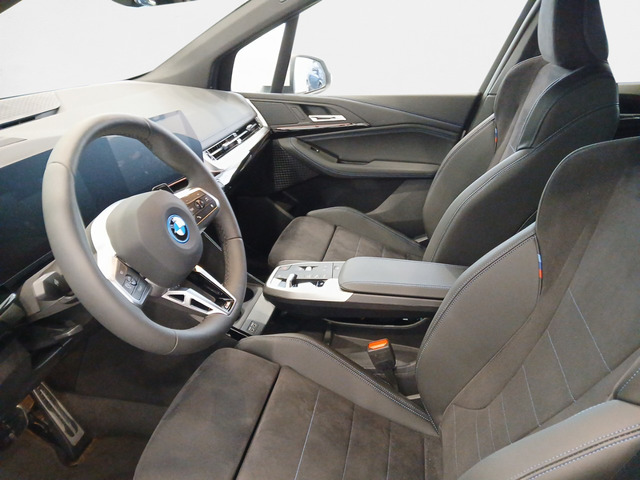 BMW Serie 2 225e Active Tourer color Blanco. Año 2025. 180KW(245CV). Híbrido Electro/Gasolina. En concesionario Enekuri Motor de Vizcaya