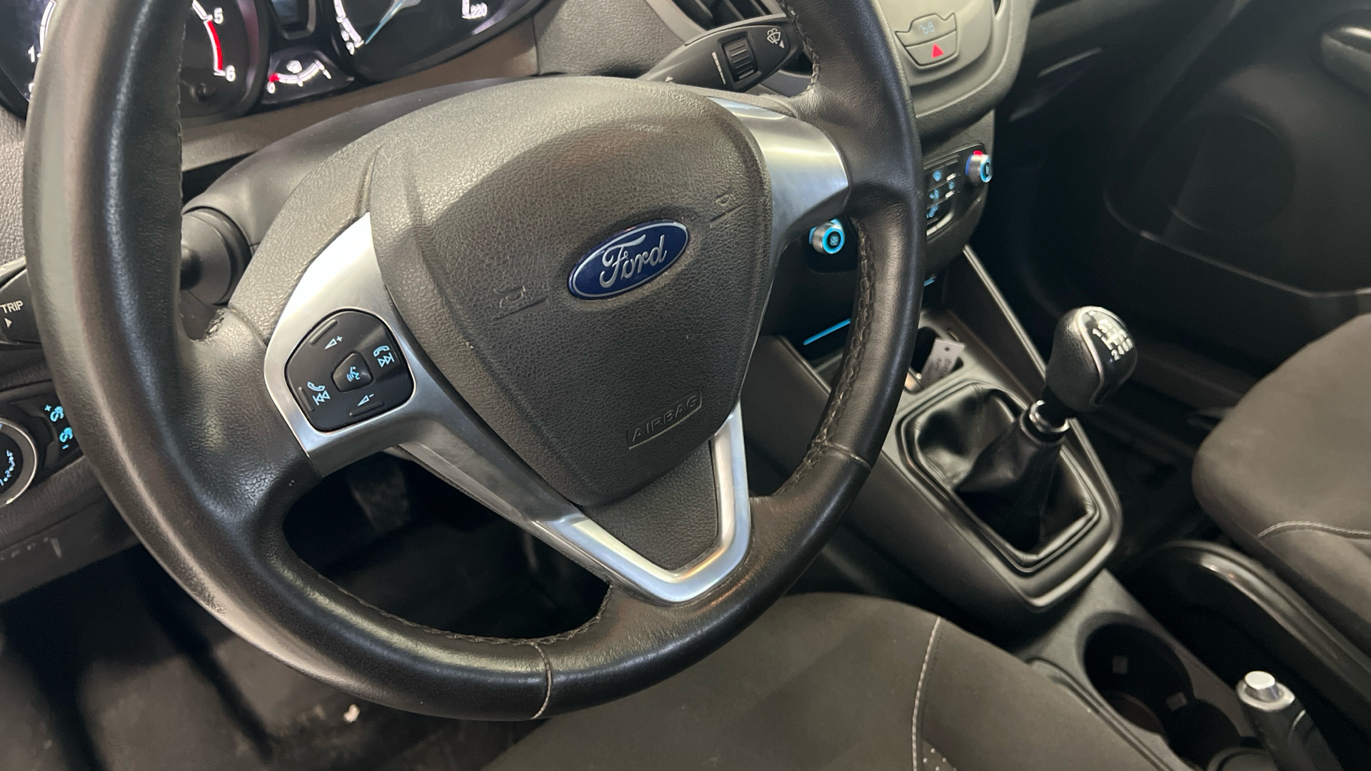 Ford Transit Courier Furgon 1.5 TDCI - 12