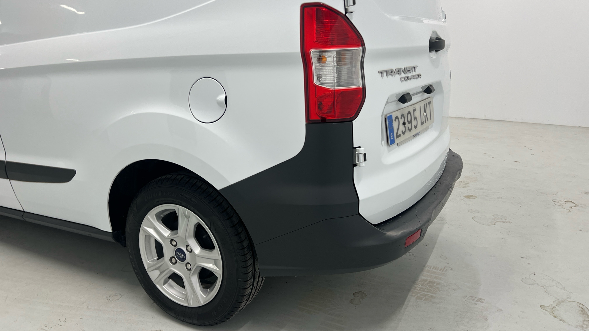 Ford Transit Courier Furgon 1.5 TDCI - 21