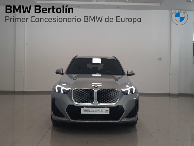 BMW iX1 eDrive20 color Gris Plata. Año 2025. 150KW(204CV). Eléctrico. En concesionario Automoviles Bertolin, S.L. de Valencia