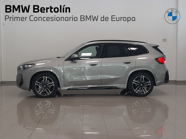 BMW iX1 eDrive20 color Gris Plata. Año 2025. 150KW(204CV). Eléctrico. En concesionario Automoviles Bertolin, S.L. de Valencia