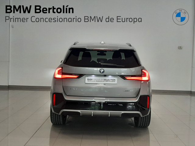 BMW iX1 eDrive20 color Gris Plata. Año 2025. 150KW(204CV). Eléctrico. En concesionario Automoviles Bertolin, S.L. de Valencia