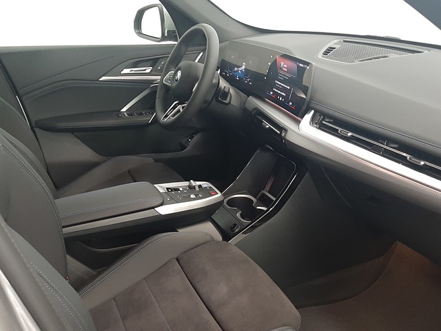 BMW iX1 eDrive20 color Gris Plata. Año 2025. 150KW(204CV). Eléctrico. En concesionario Automoviles Bertolin, S.L. de Valencia
