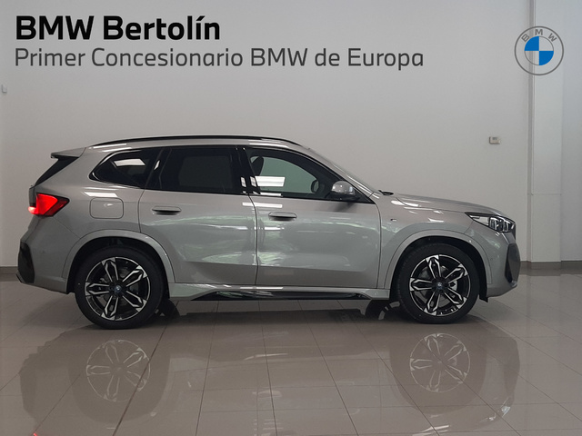 BMW iX1 eDrive20 color Gris Plata. Año 2025. 150KW(204CV). Eléctrico. En concesionario Automoviles Bertolin, S.L. de Valencia